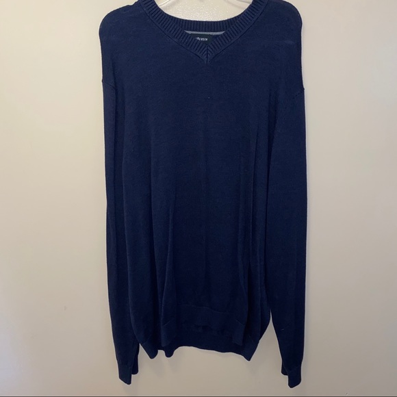 VanHeusen Sweater - Picture 1 of 2